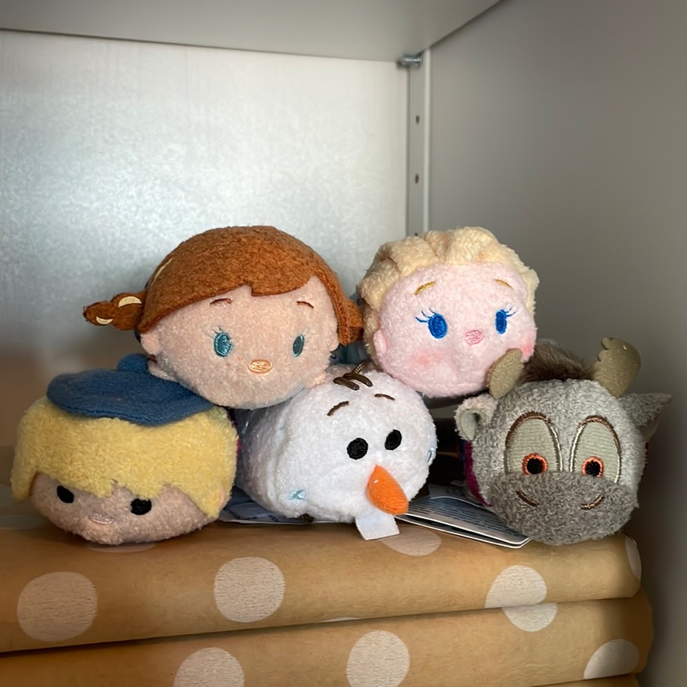 Frozen Tsum Tsum Set NWT Elsa Anna Kristoff Olaf Sven